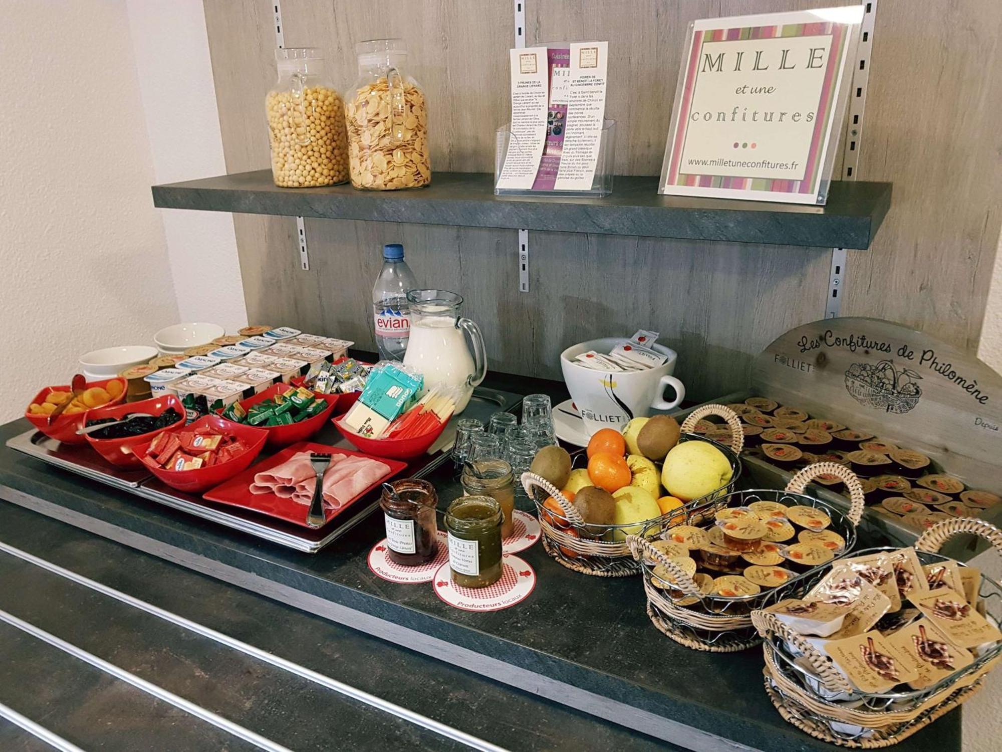 Brit Hotel Essentiel Tours Nord Екстериор снимка