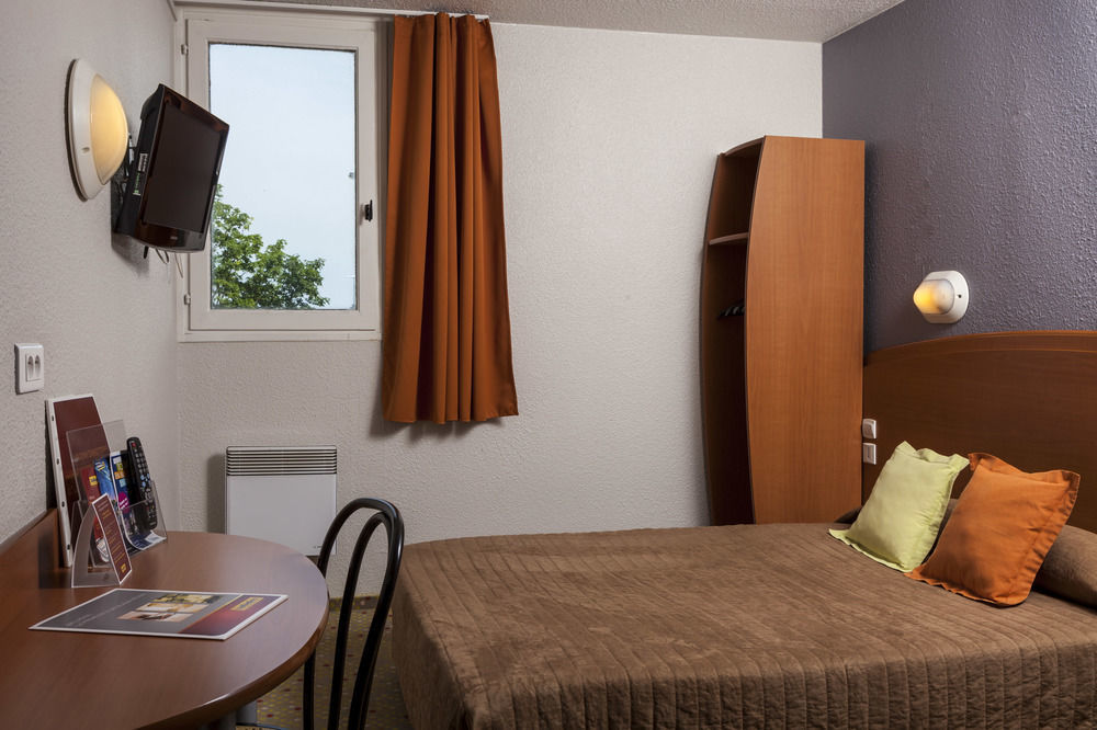 Brit Hotel Essentiel Tours Nord Екстериор снимка