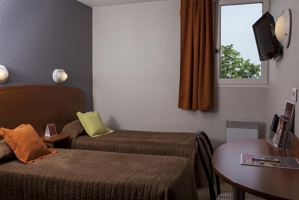 Brit Hotel Essentiel Tours Nord Екстериор снимка